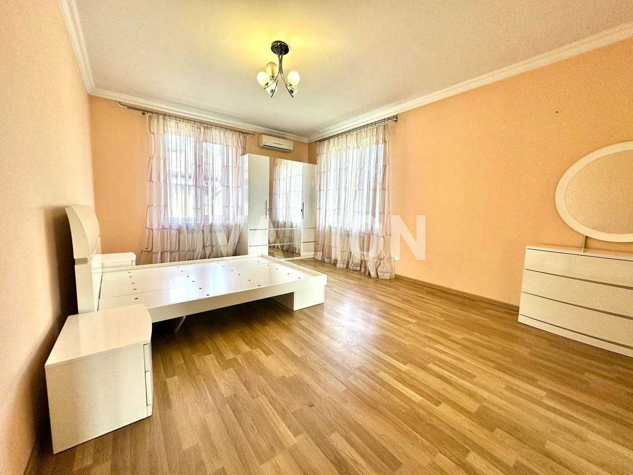 Продаж будинку з ремонтом та меблями в Києві біля метро Славутич