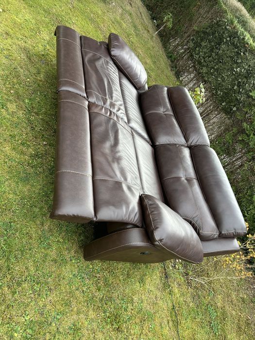 Dwuosobowa brązowa sofa elektryczna bardzo wygodna stan idealny