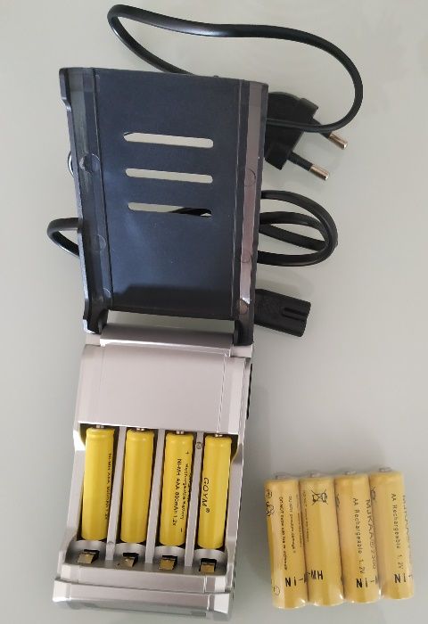 Carregador de baterias AA / AAA NiCd ou NiMH recarregáveis