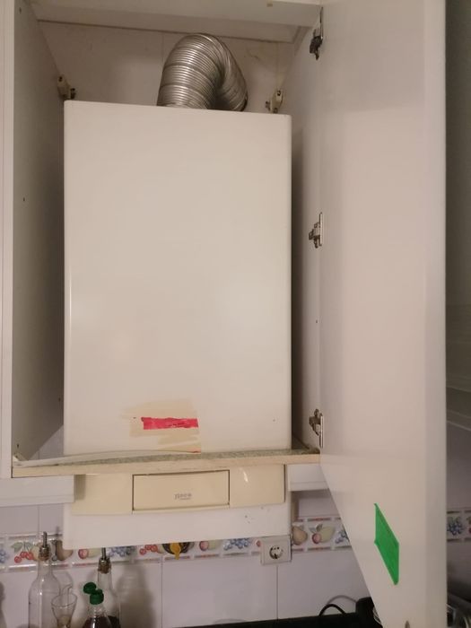 Caldeira a gás Roca com pequena avaria, para peças