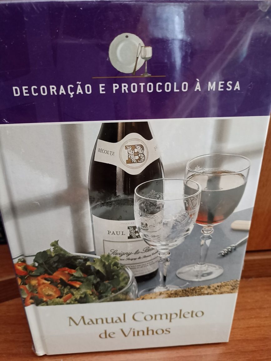 Livros de decoração e protocolo à mesa