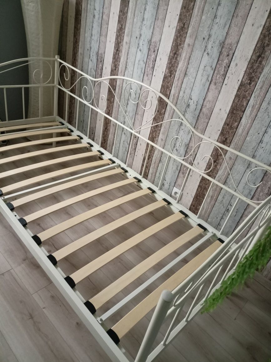 Łóżko jednoosobowe