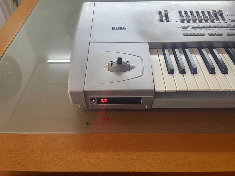 Vendo Korg PA 1 X PRO, a funcionar a 100%.