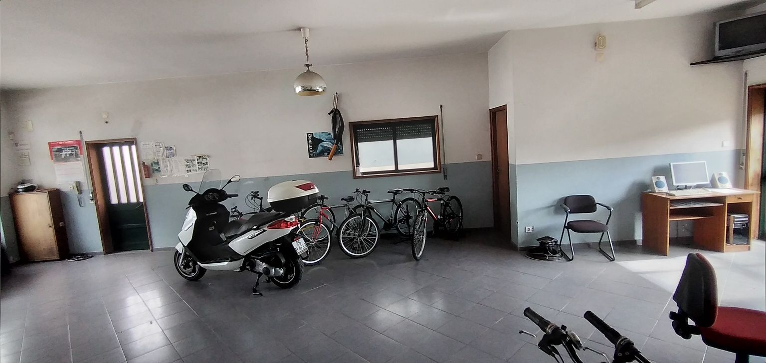 Espaço comercial em Gondomar junto ctt. S.pedro da cova o próprio.