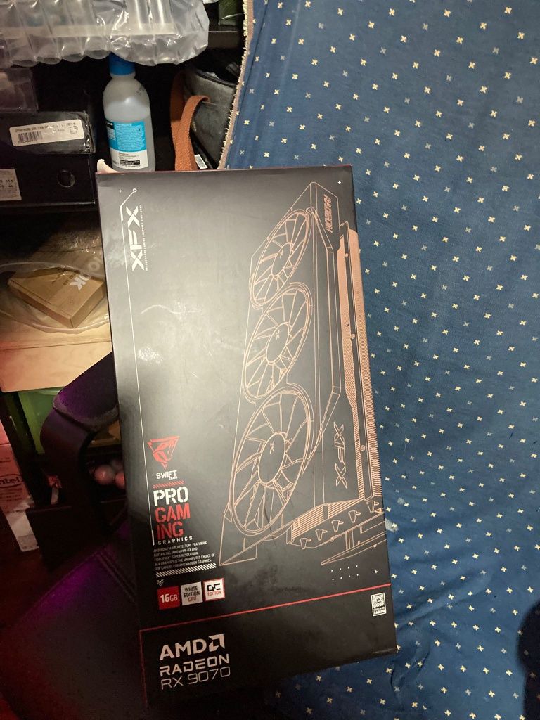 Vendo GPU / placa de video RX 9070 OC branca