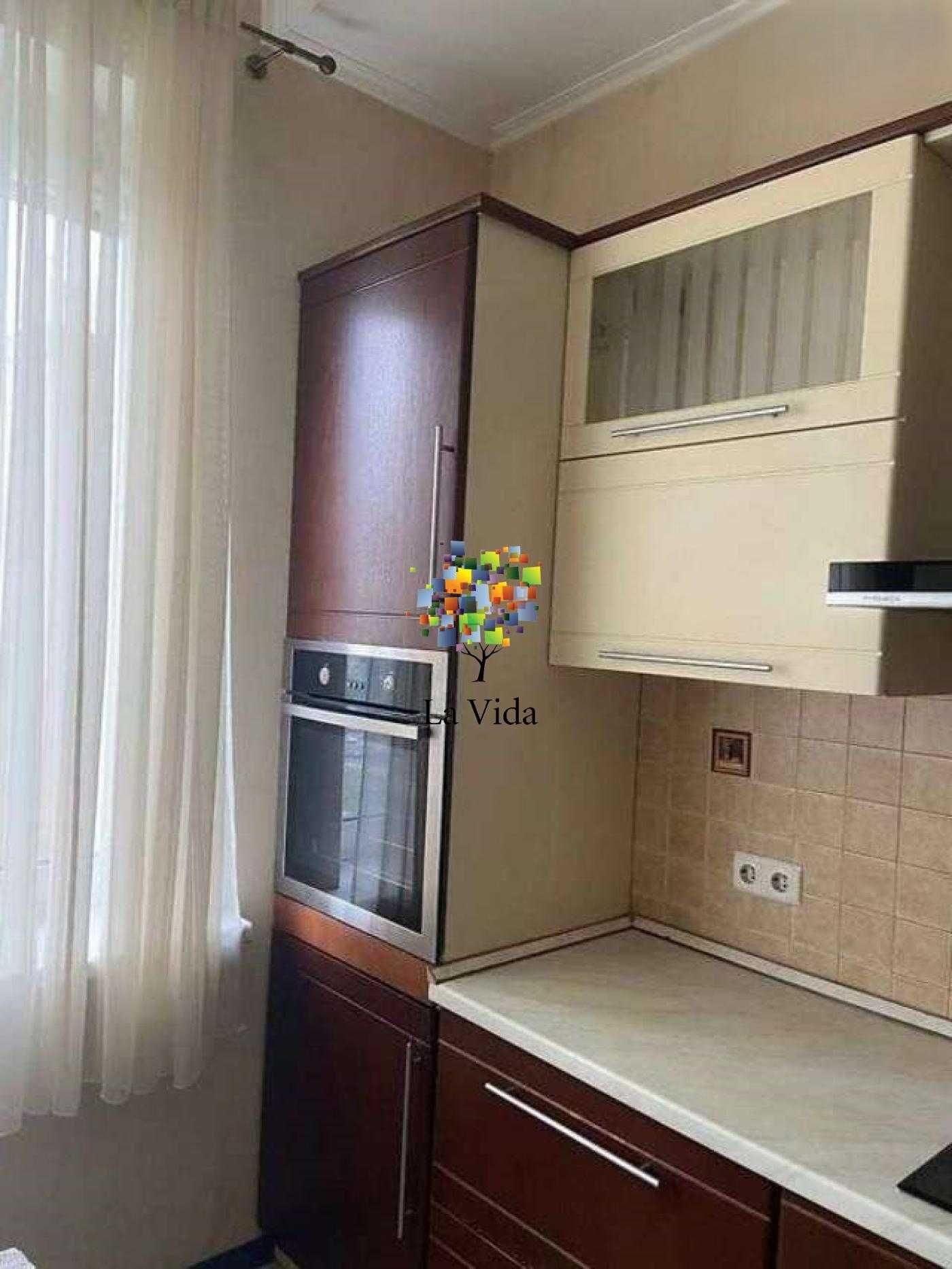 Продаж 2к квартири Урловська 16/37