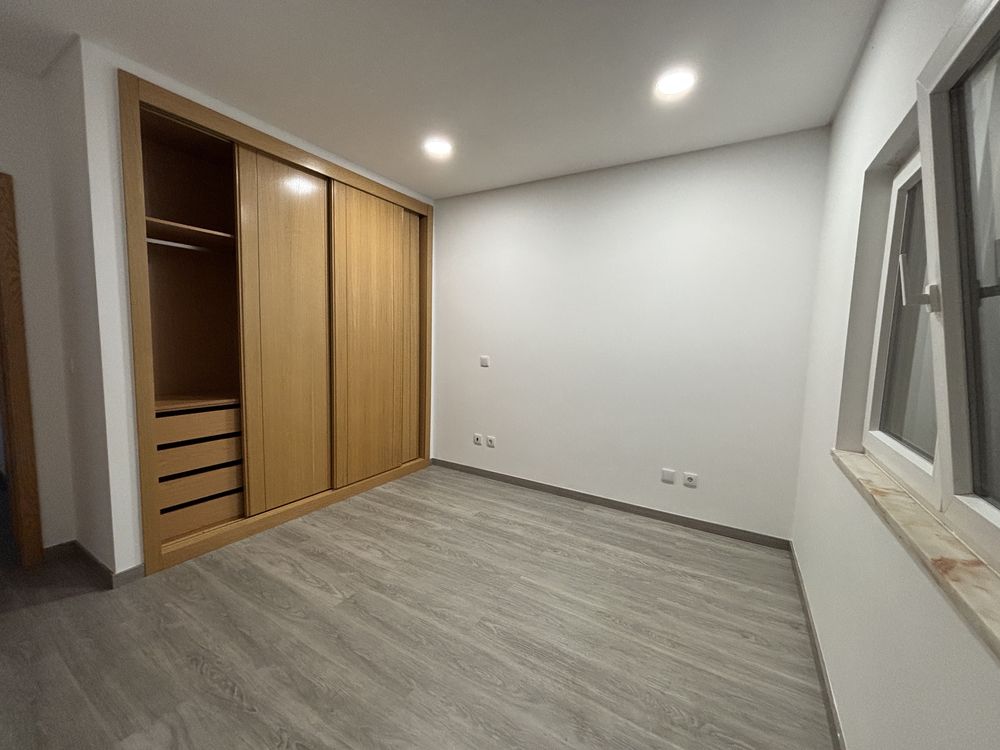 Vivenda com 3 quartos, sala, cozinha, arrecadacao, 3 casas de banho