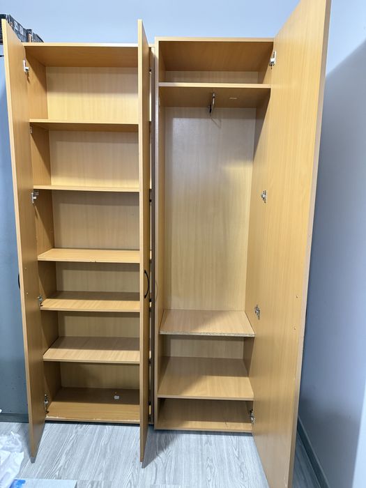 Шафи офісні з поличками