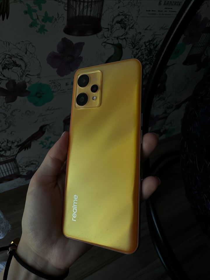 Realmi 9 4/128 жовтого кольору