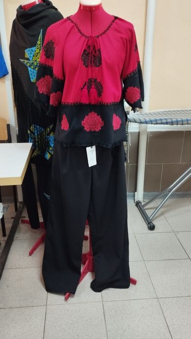 Класичні жіночі брюки.Жіночі штани.НОВІ.+ подарунок