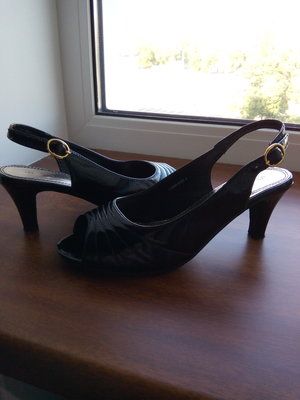 Лакированные босоножки