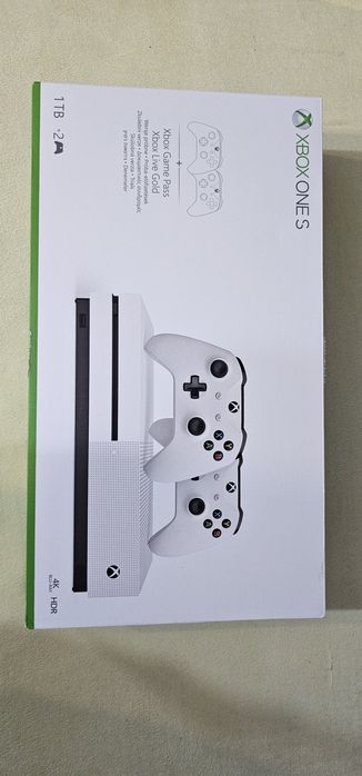Xbox one S + 2 pady + 2 gry, w bardzo dobrym stanie, używana