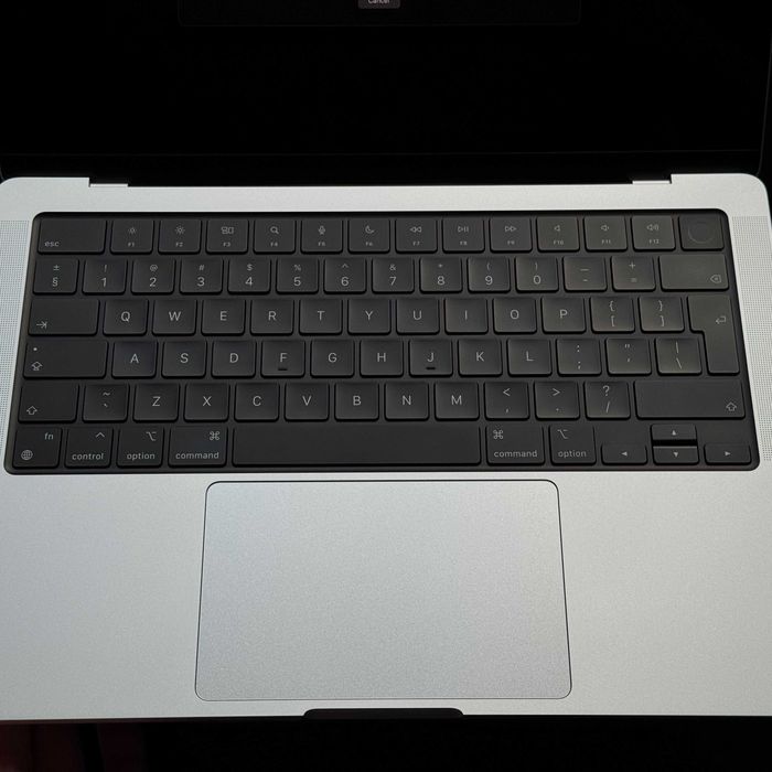 MacBook Pro 14, procesor M1 Pro 10 rdzeni, srebrny, 32GB, 1TB