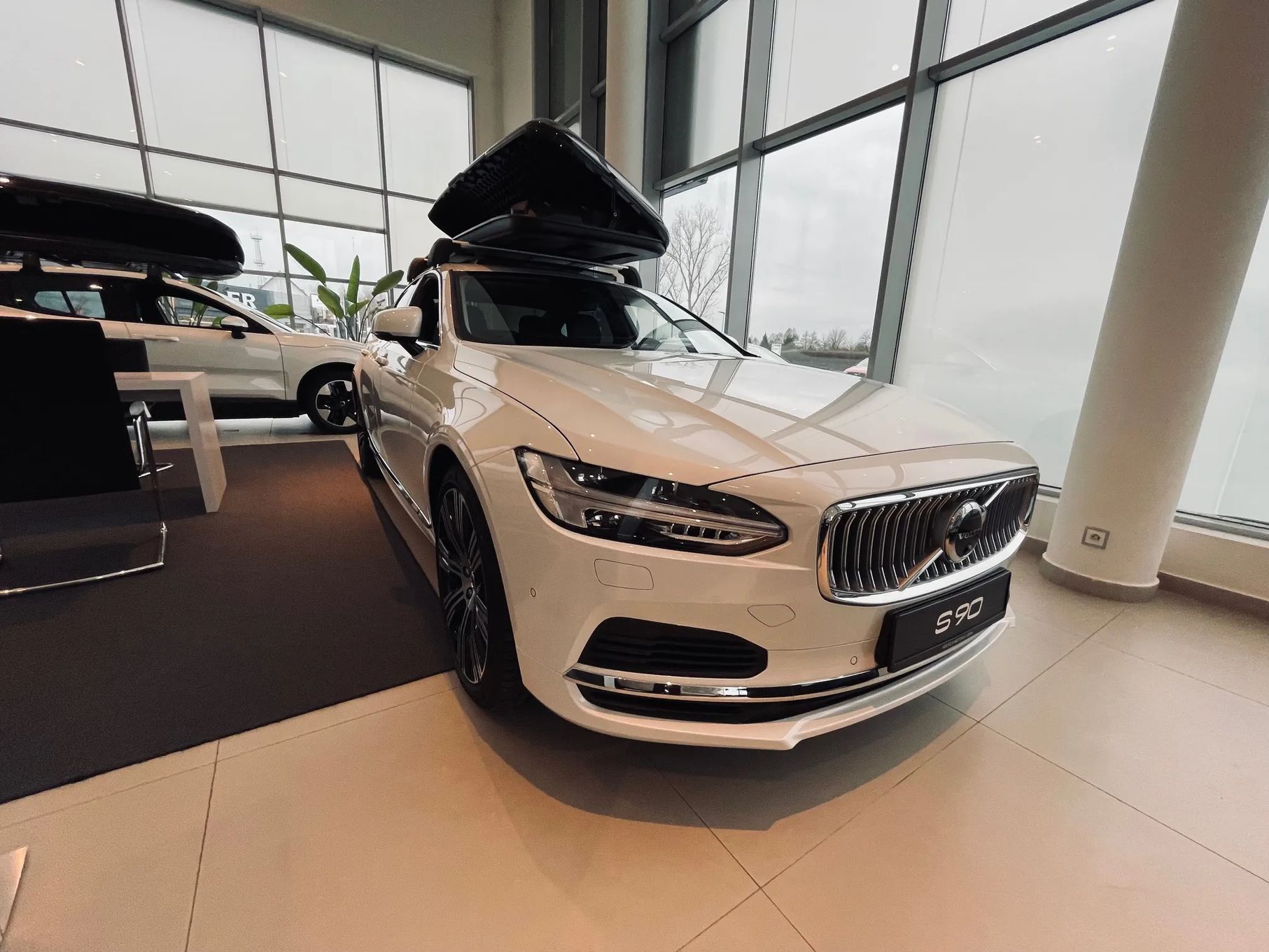 Volvo S90 T8 455KM / ULTIMATE BRIGHT/ pneumatyka / Bowers and Wilkins