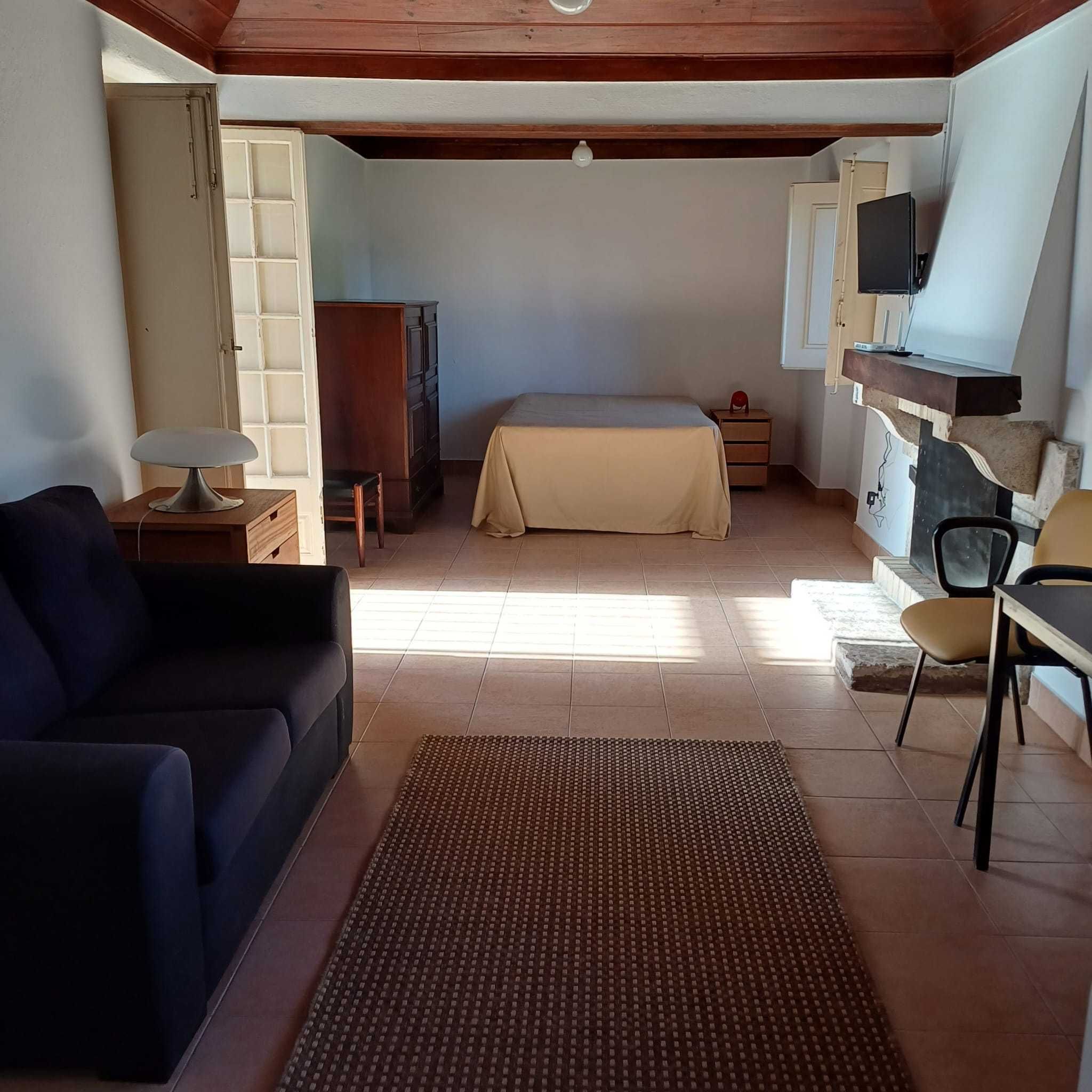 Quarto/Sala Mobilado, com área de 35 m2