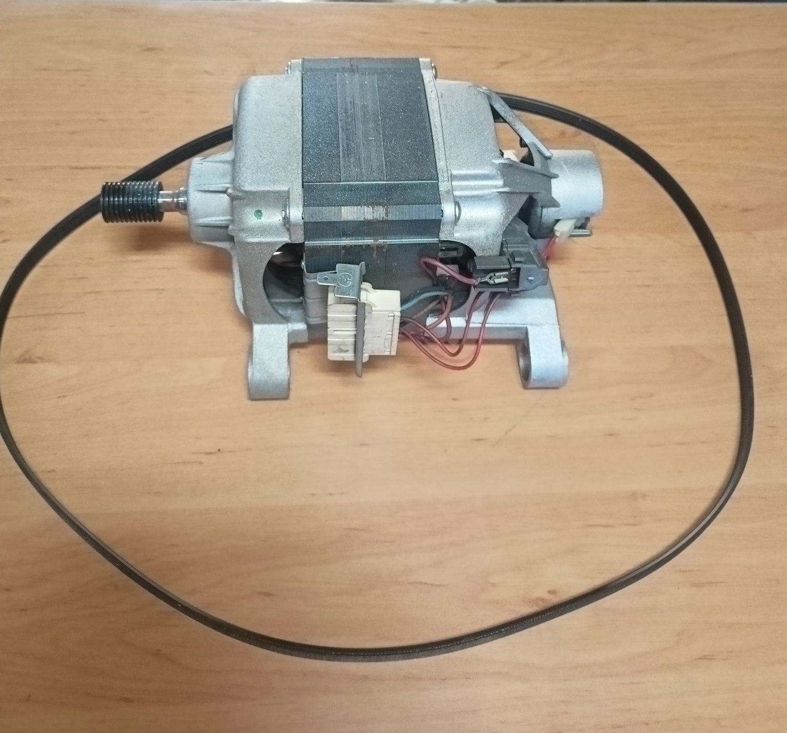 Silnik+ pasek pralki Hoover VT 1014 D23