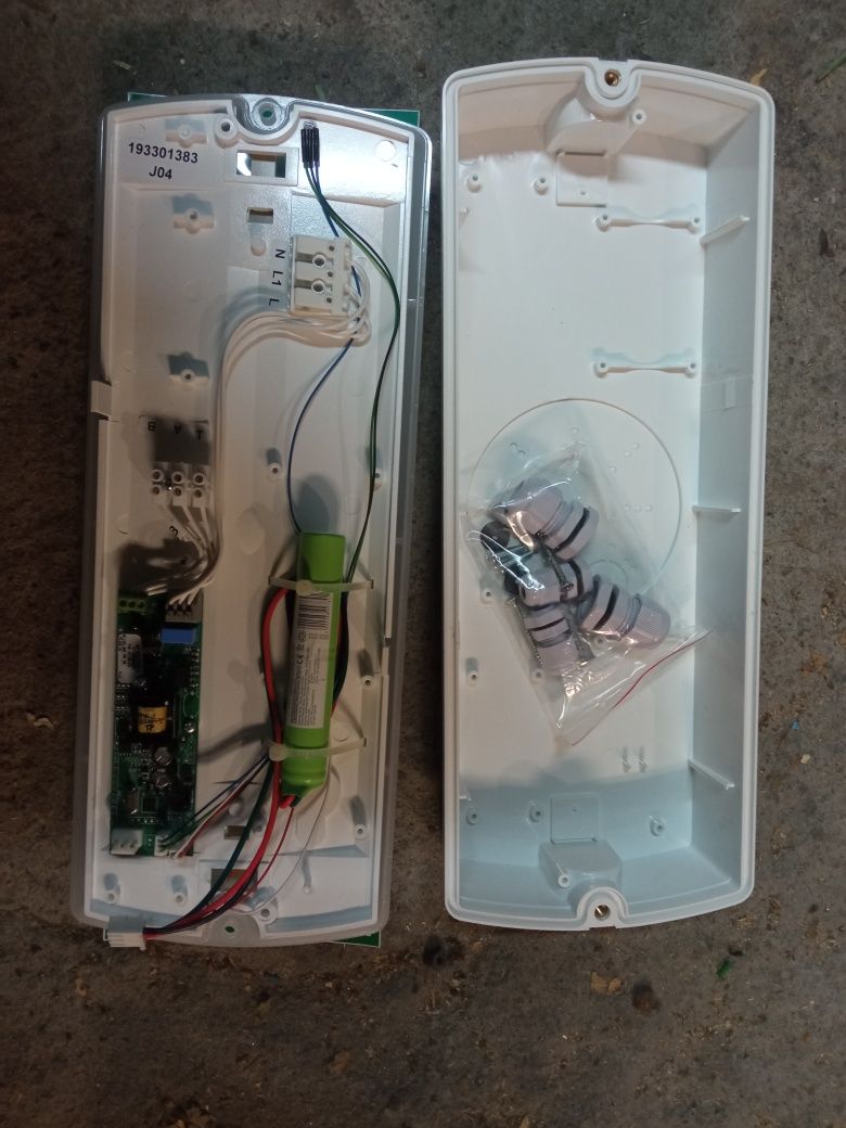 Oprawy awaryjne AWEX LED HWM/3,2W/E/1/SE/AT/TR i HL/1,2W/B/1/SA/AT/OP