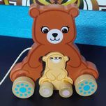 Brinquedo em Madeira com Ursinhos com rodas.