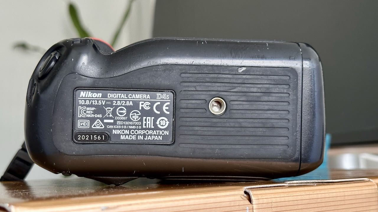 Nikon D4s Body + 2 baterias – excelente estado