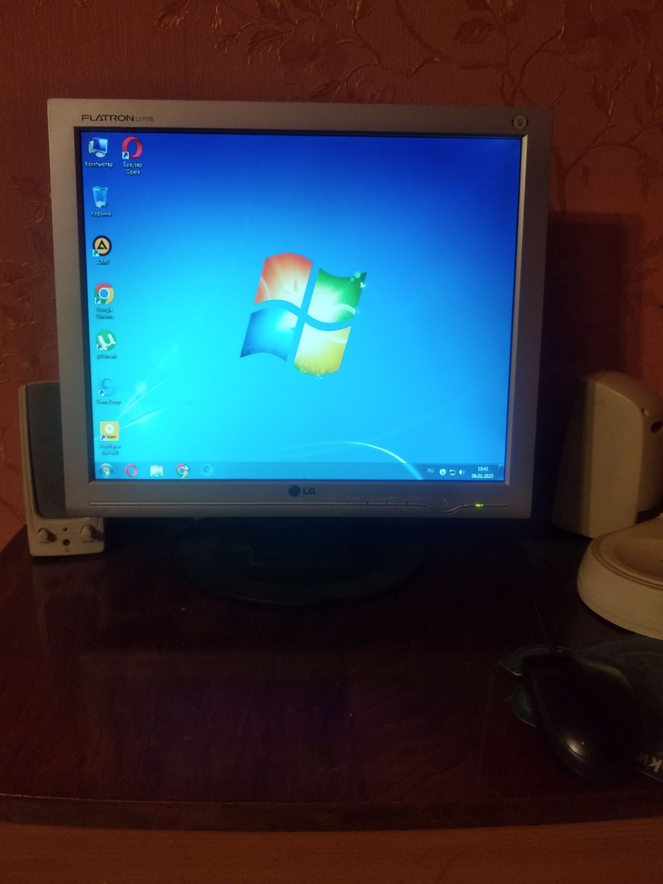 Продам два монитора LG