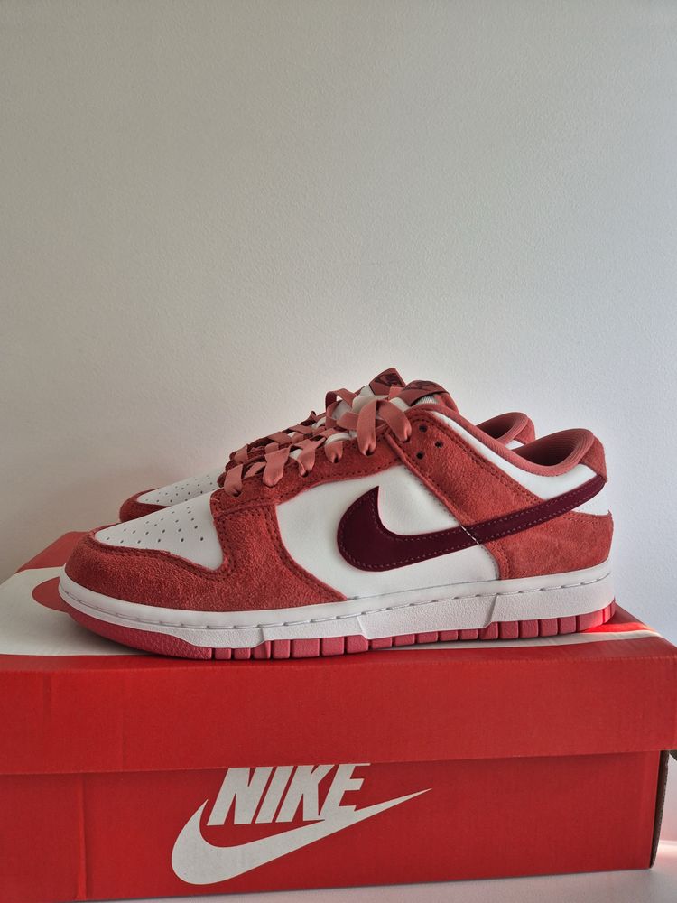 Certyfikat Autentyczności | Nike Dunk Low Valentine’s Day 2024 40.5 EU