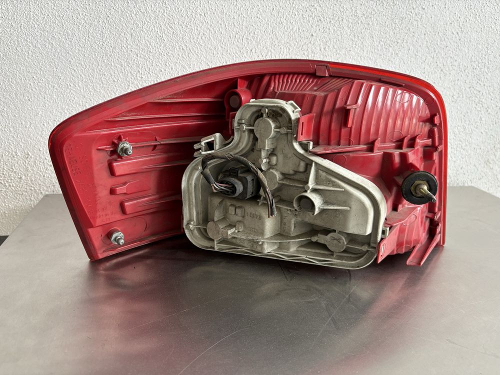 Farolim traseiro direito Audi A3 8p 3 portas original