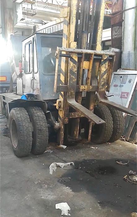 Продам Львовский 5т погрузчик Срочно