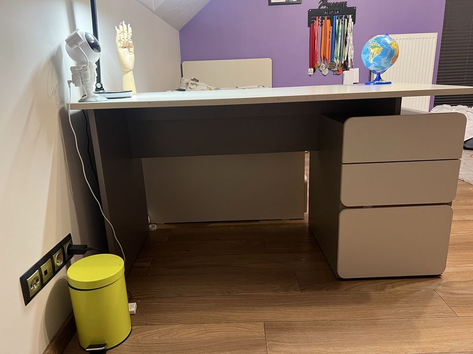 Zestaw mebli do pokoju dzieciecego