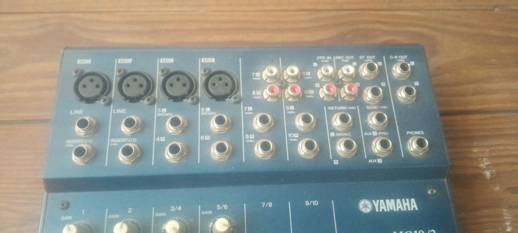 Mesa de som Yamaha MG10/2 sempre usada na sala de ensaio!