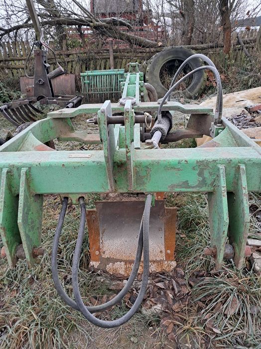 Pług wahadłowy Famarol 4 skibowy