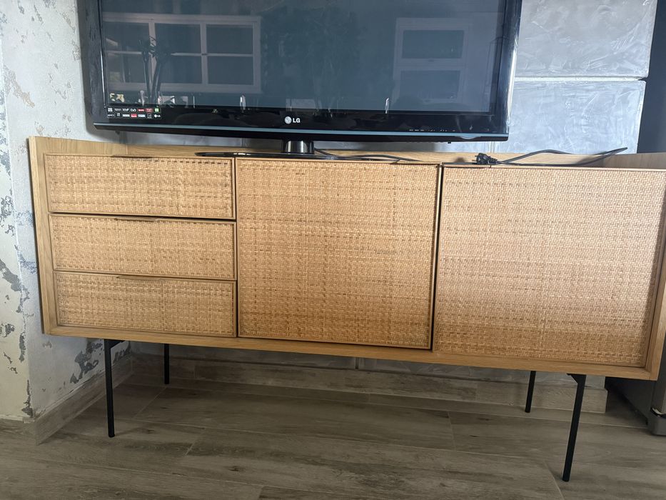 Movel com madeira de carvalho macico em bom estado