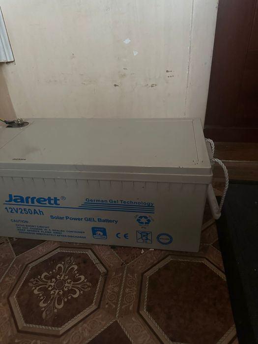 Інвертор Sako у комплекті з гелевою АКБ Jarrett 12V 250 Ah