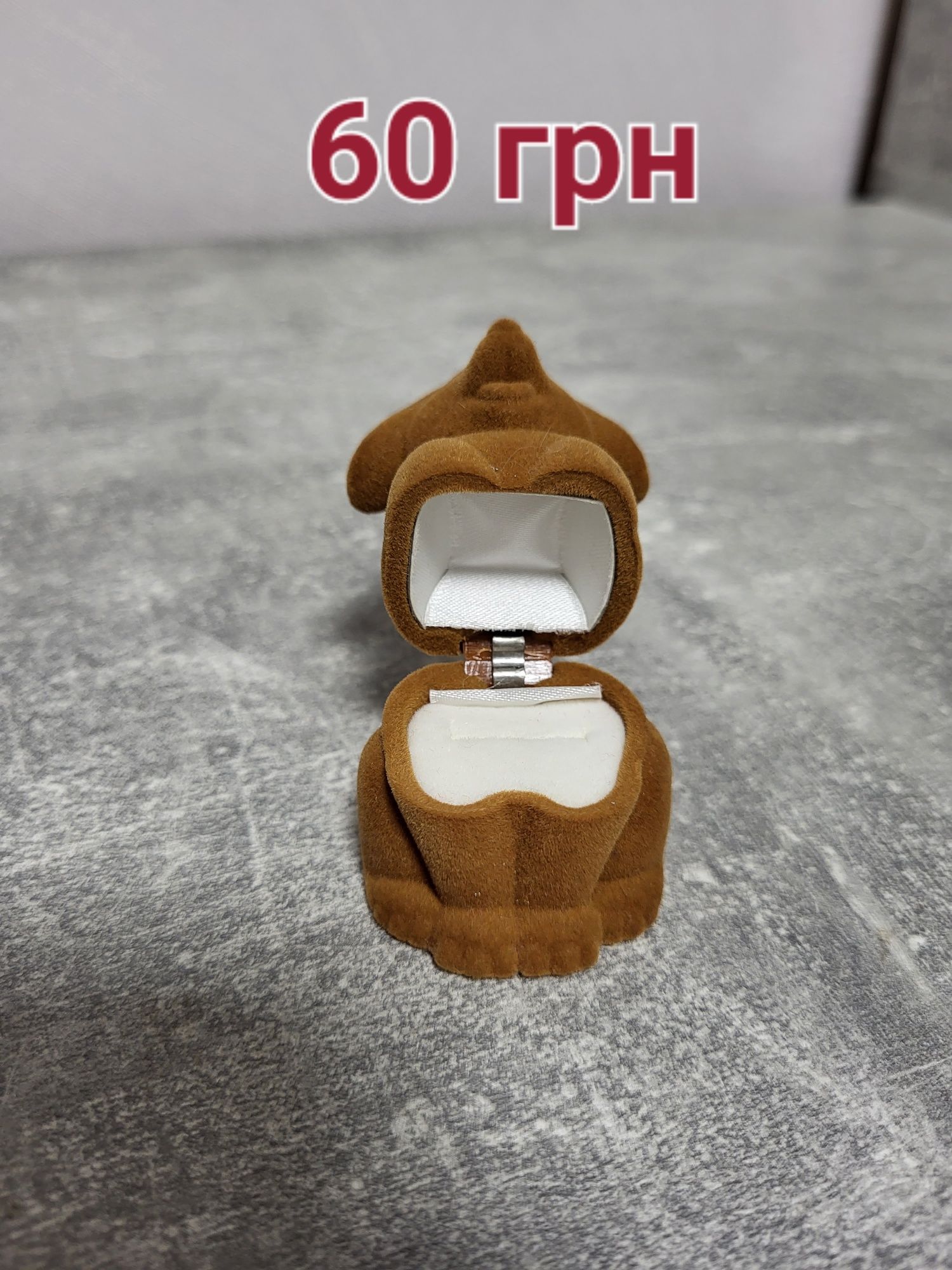 Подарункові футляри/коробочки для прикрас