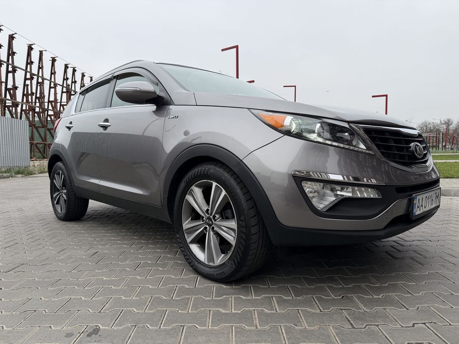 Kia Sportage 12 місяць 2013 2л газ/бензин автомат