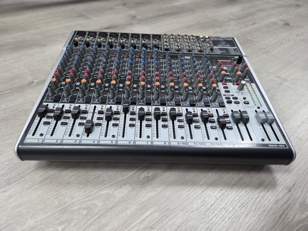 Behringer X2222 USB