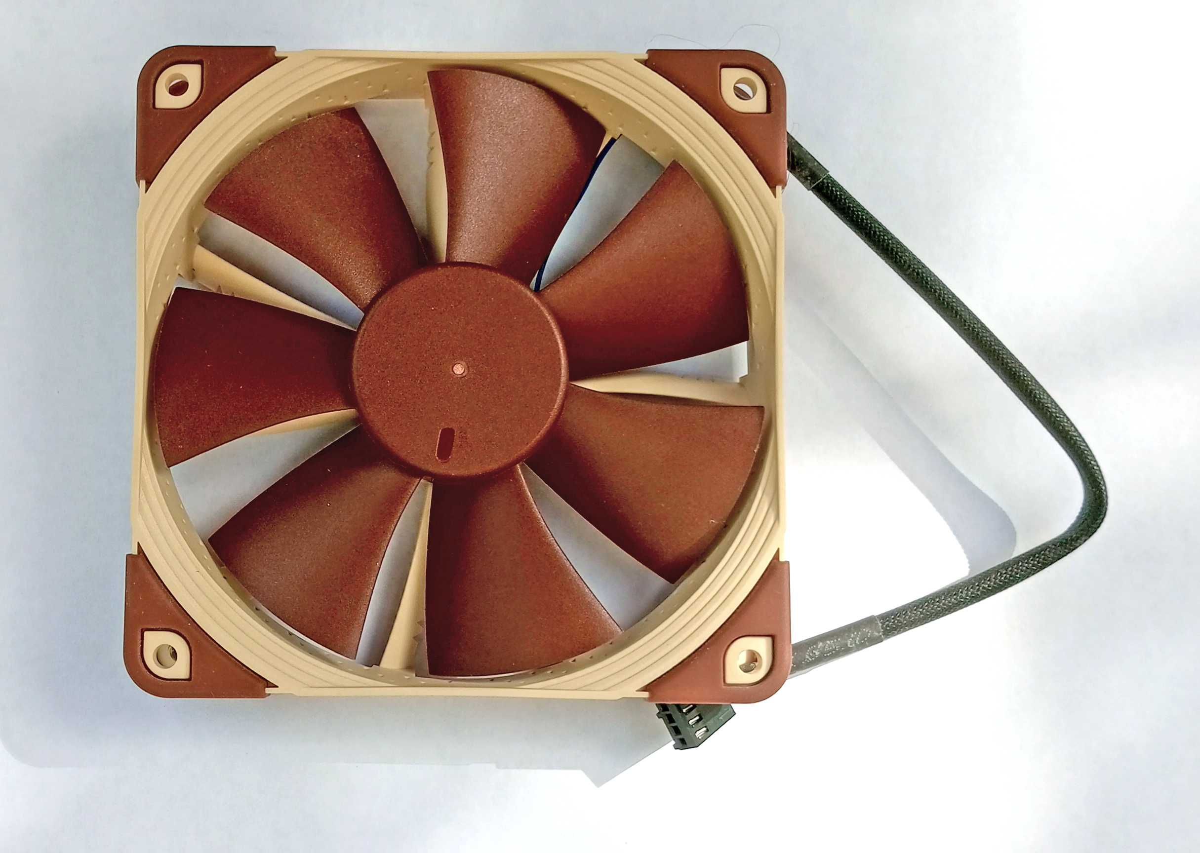Кулер Noctua NF-F12 PWM у повній комплектації
