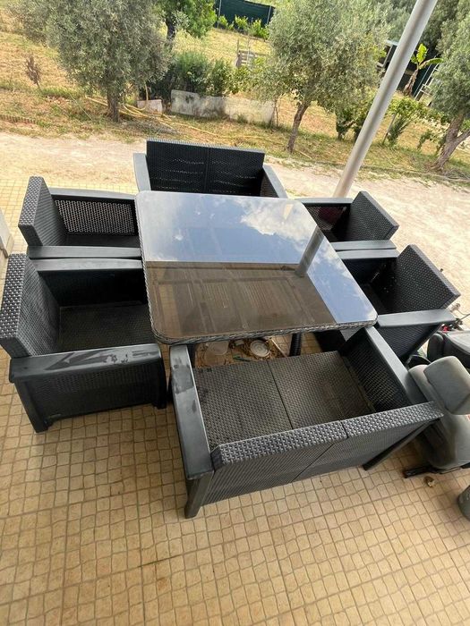 Mesa de jardim com cadeiras