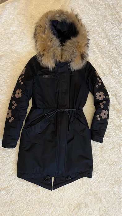 Парка чорна з вишивкою