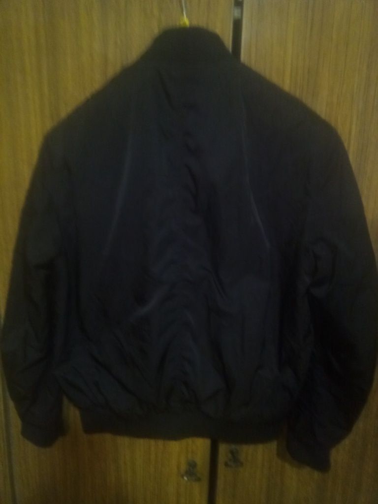 Курточка чёрная полиэстер производитель Бирма размер S, без дефектов