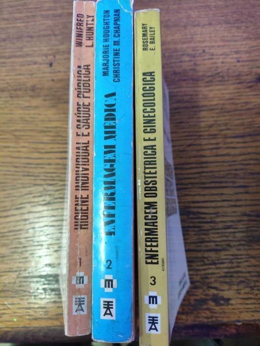 Manuais de Enfermagem Europa-America anos 70 nº1,2,3