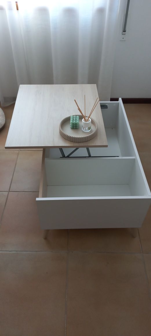 Mesa de centro com arrumação