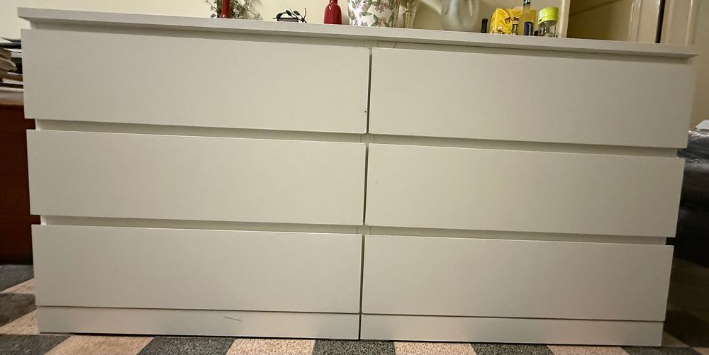 Cómoda IKEA branca com 6 gavetas