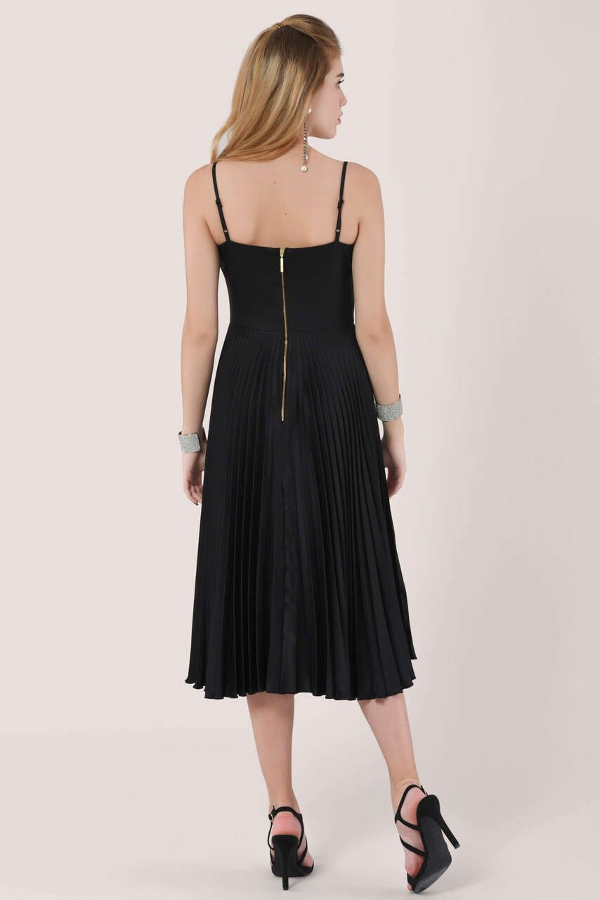 CLOSET Sukienka satynowa plisowana czarna 36 S