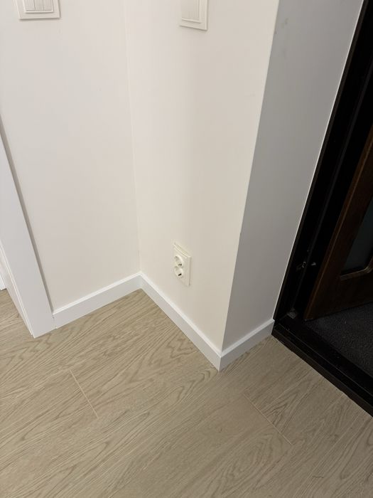 Монтаж плінтусів та ламінату будь-якої складності