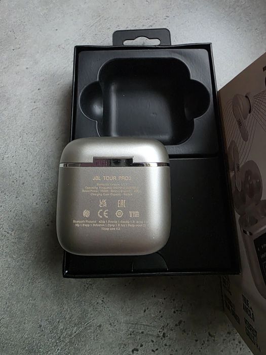 Słuchawki JBL Tour Pro 3 beżowe