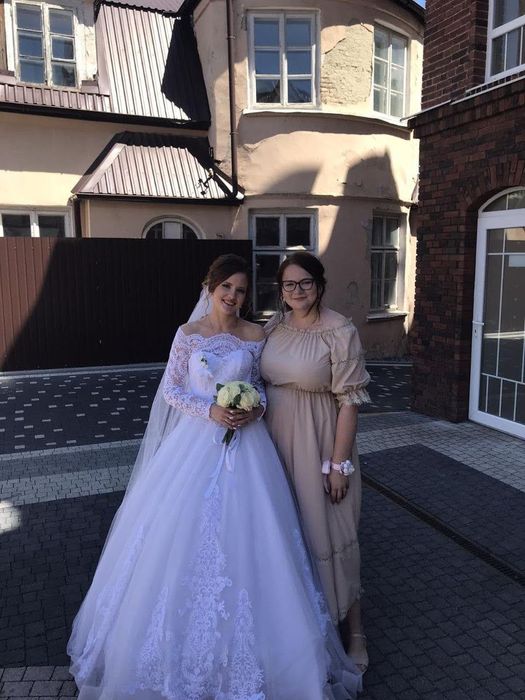 Продам весільну сукню