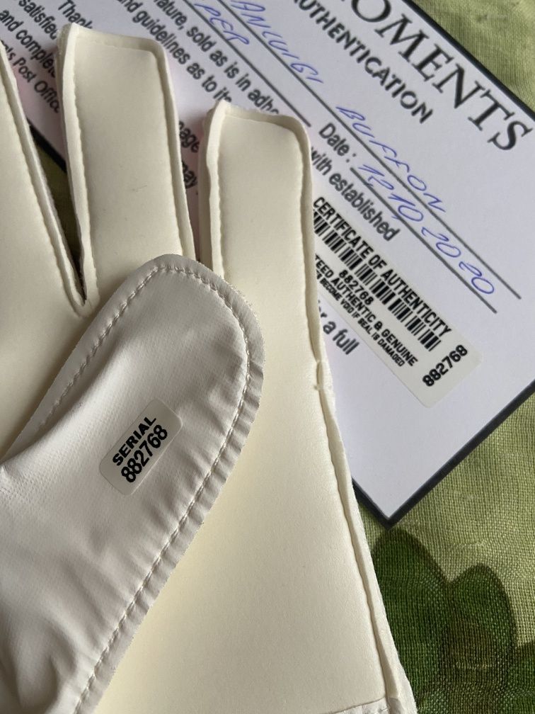 Rękawica bramkarska oryginalny autograf Gianluigi Buffon Certyfikat