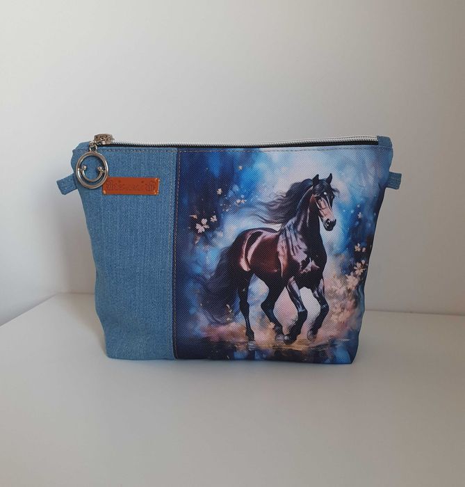 Kosmetyczka z koniem handmade