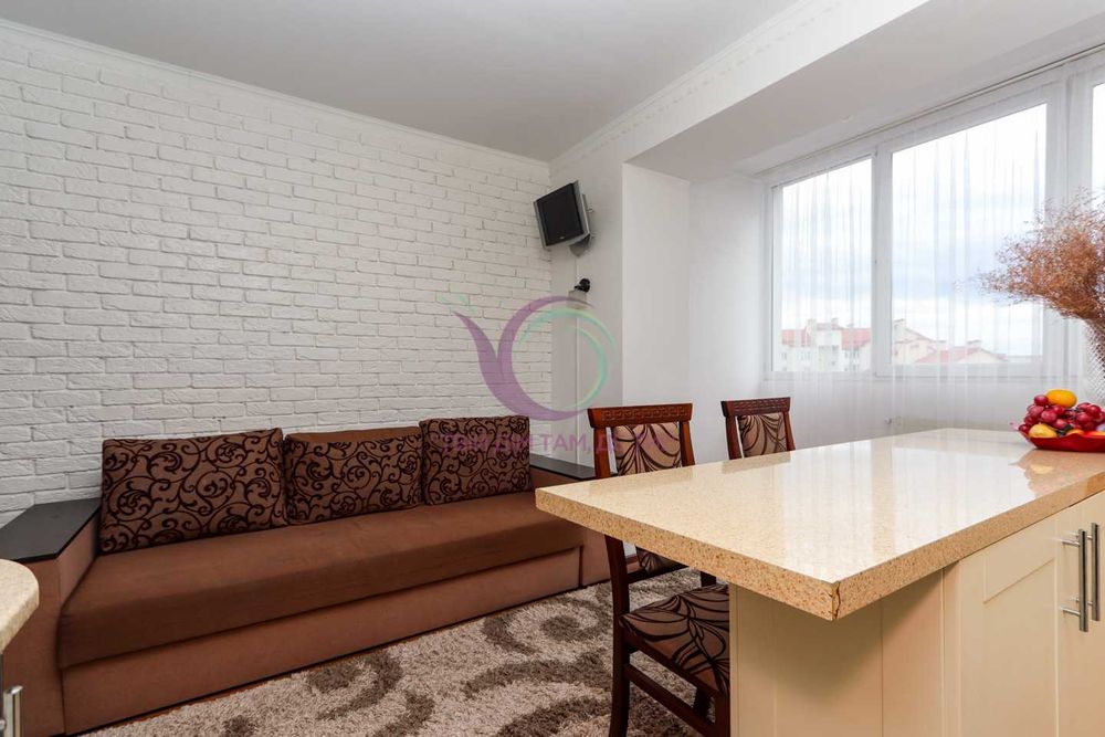 2-к. квартира з і/о, ремонтом та меблями за вул. Миколайчука