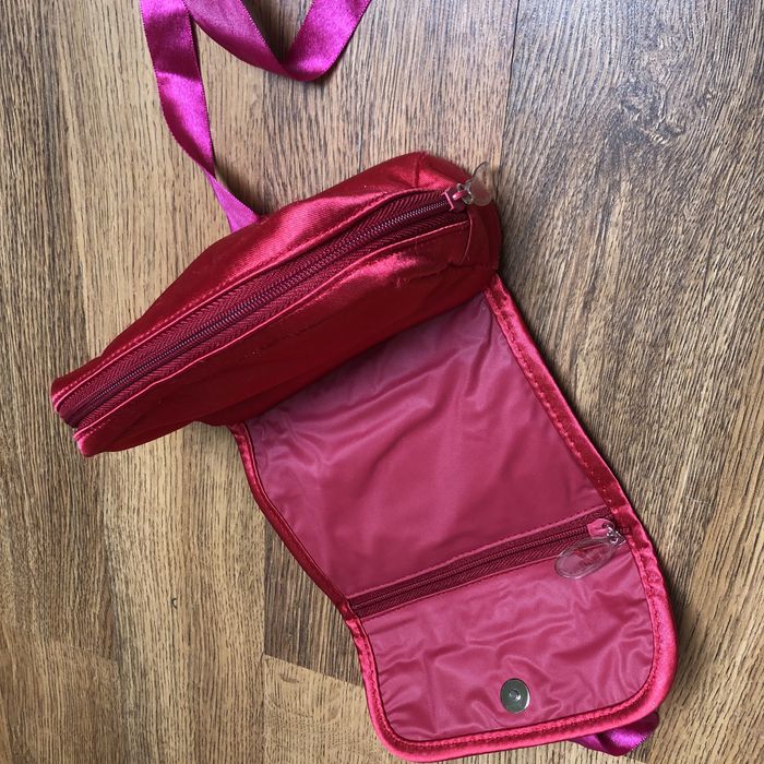 Dr Irena Eris logowana kosmetyczka czerwona amarantowa wstążka